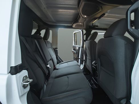 Used 2024 Jeep Wrangler Unlimited Sahara AWD/4WD image 25