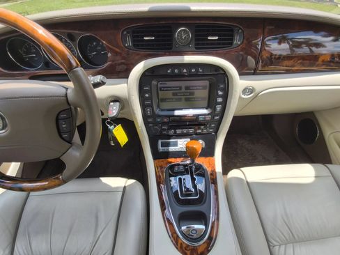 Used 2006 Jaguar XJ Vanden Plas RWD image 28