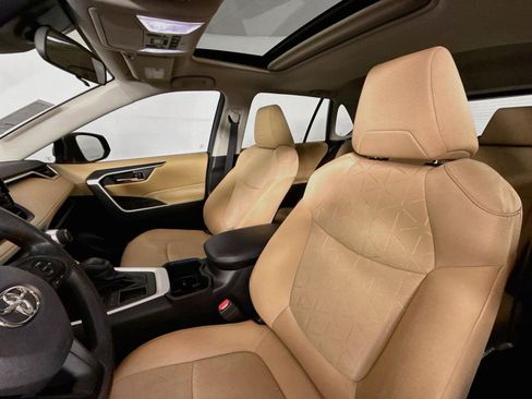 Certified 2022 Toyota RAV4 XLE w/ Convenience Package FWD image 3