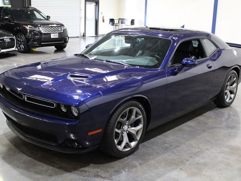 Used 2016 Dodge Challenger SXT Plus image 9
