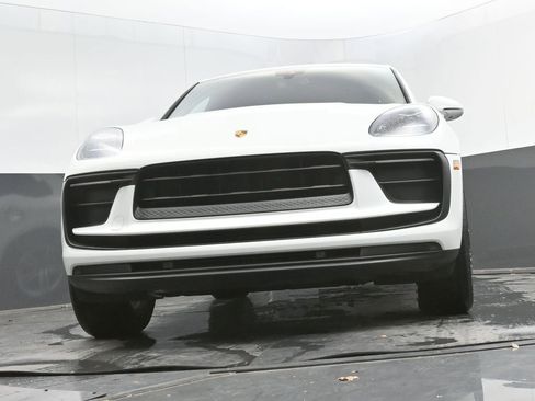 Certified 2022 Porsche Macan image 45