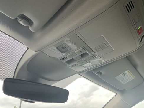 New 2026 Volkswagen Taos SE AWD/4WD image 23