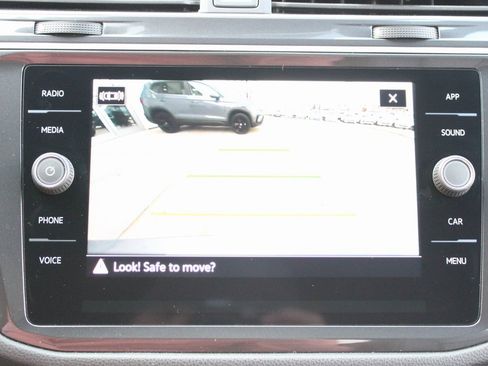 Certified 2024 Volkswagen Tiguan SE R-Line image 17