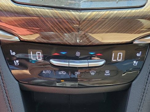 Used 2022 Cadillac XT6 Premium Luxury w/ Platinum Package AWD/4WD image 18