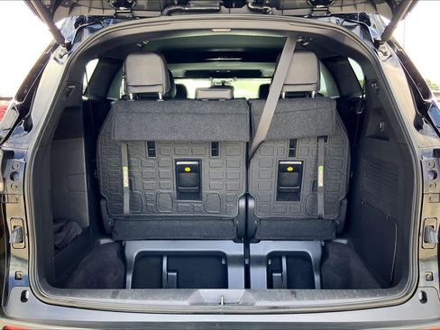 Used 2025 Toyota Sienna XLE Woodland Edition image 34