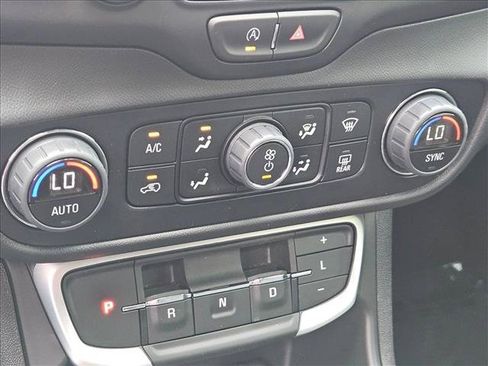 Used 2023 GMC Terrain SLT FWD image 17