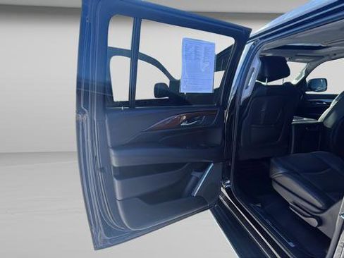 Used 2018 Cadillac Escalade ESV Luxury image 21