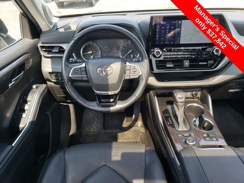 Used 2022 Toyota Highlander Platinum image 21