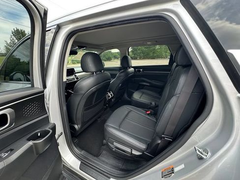 Used 2022 Kia Sorento EX w/ Panoramic Sunroof Package FWD image 19