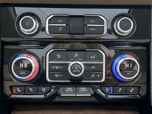 Used 2024 GMC Yukon XL Denali image 28