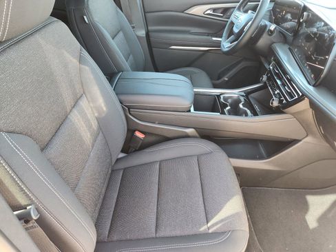 New 2026 Chevrolet Traverse LT image 14