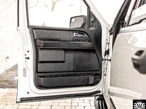 Used 2016 Ford Expedition XL image 23