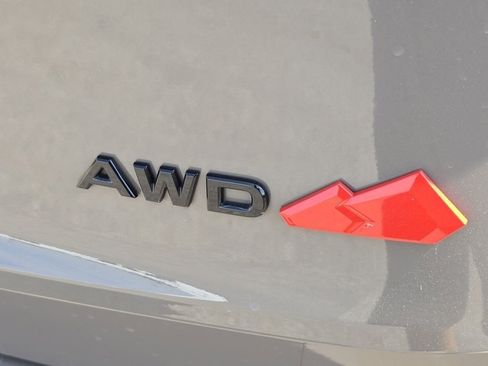 Used 2025 Nissan Rogue SV w/ Rock Creek Premium Package image 31