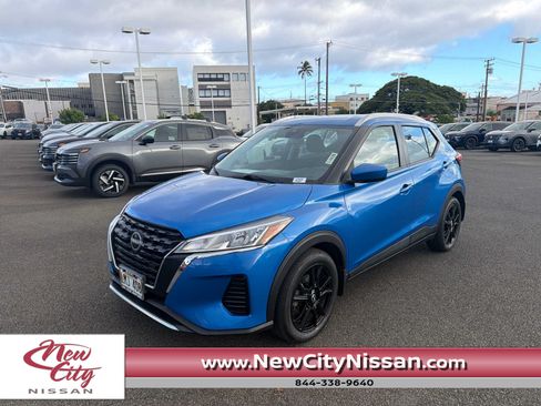 Used 2022 Nissan Kicks SV FWD image 1
