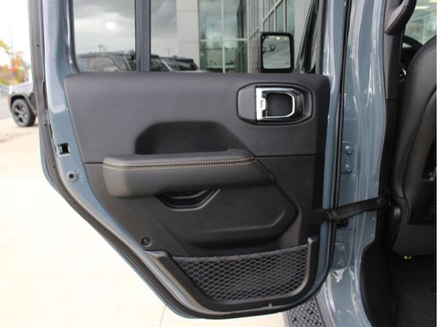 New 2025 Jeep Gladiator Sport image 23