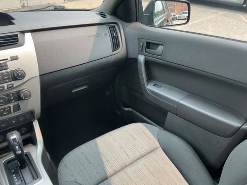 Used 2010 Ford Focus SE FWD image 17