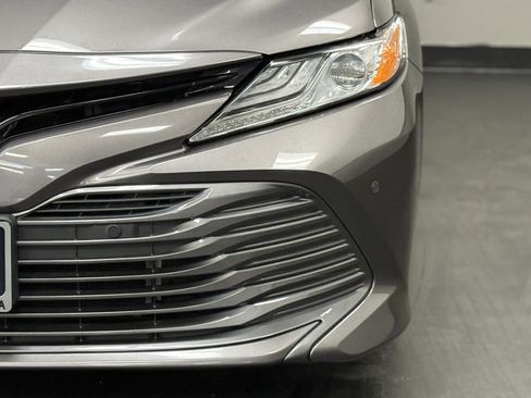 Used 2020 Toyota Camry XLE image 7