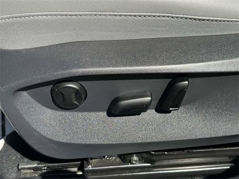 Certified 2022 Volkswagen Taos SE image 13