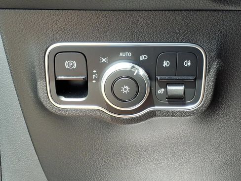 Certified 2025 Mercedes-Benz GLB 250 4MATIC image 16