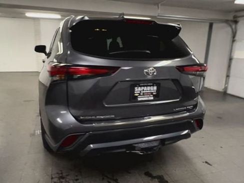 Used 2024 Toyota Highlander Limited image 7