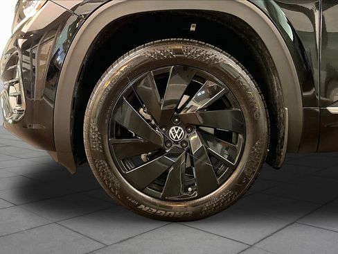 Used 2024 Volkswagen Atlas Cross Sport SEL R-Line AWD/4WD image 11