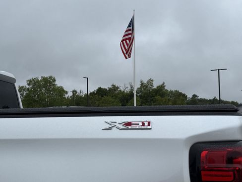 Used 2022 GMC Sierra 1500 SLT w/ SLT Premium Plus Package image 8