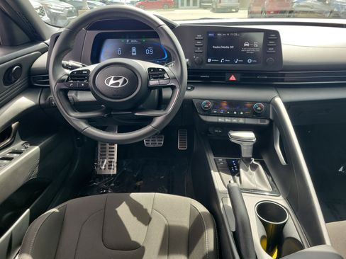 Used 2025 Hyundai Elantra Sport FWD image 10