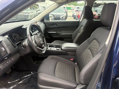 Used 2025 Nissan Pathfinder SV AWD/4WD image 23