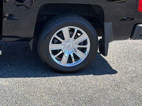 Used 2015 Chevrolet Silverado 1500 High Country w/ High Country Premium Package image 9