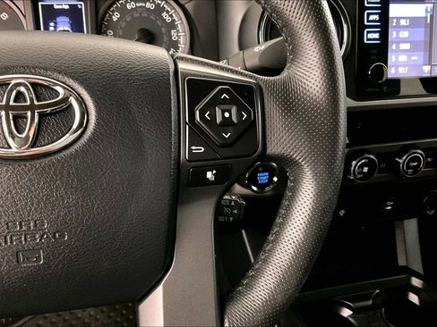 Used 2017 Toyota Tacoma TRD Sport w/ Tow Package (A/T) AWD/4WD image 12