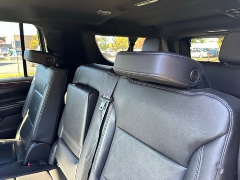 Used 2021 Chevrolet Suburban LT image 16