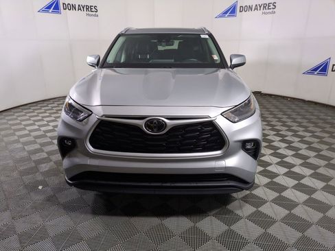 Used 2022 Toyota Highlander XLE image 11