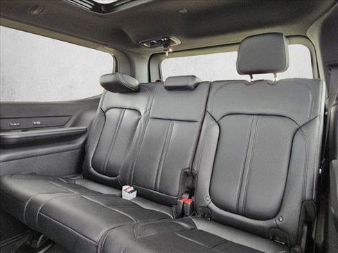 New 2026 Jeep Grand Wagoneer Limited image 17