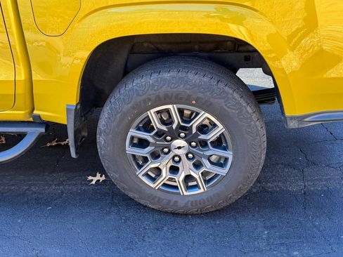 Used 2023 Chevrolet Colorado Z71 w/ Z71 Convenience Package 2 image 5