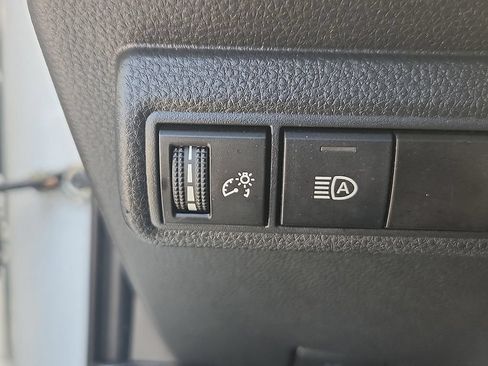 Used 2022 Toyota Corolla LE FWD image 19