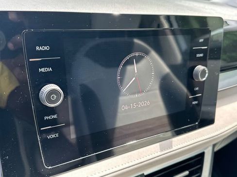 Used 2025 Volkswagen Taos SE FWD image 21