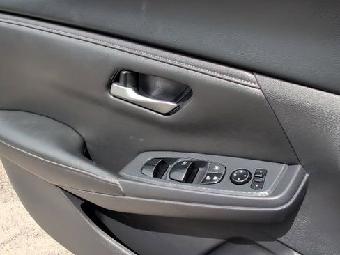 Used 2024 Nissan Sentra SV FWD image 13