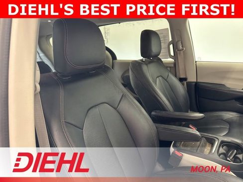Used 2019 Chrysler Pacifica Touring-L w/ Advanced Safetytec Group FWD image 14