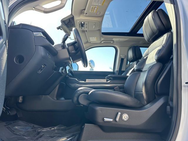 Used 2025 Lincoln Navigator L Reserve AWD/4WD image 10