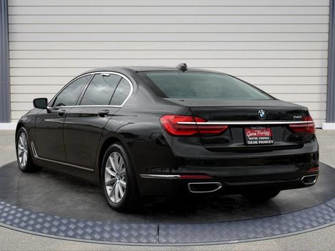 Used 2019 BMW 740i w/ Parking Assistance Package RWD image 5