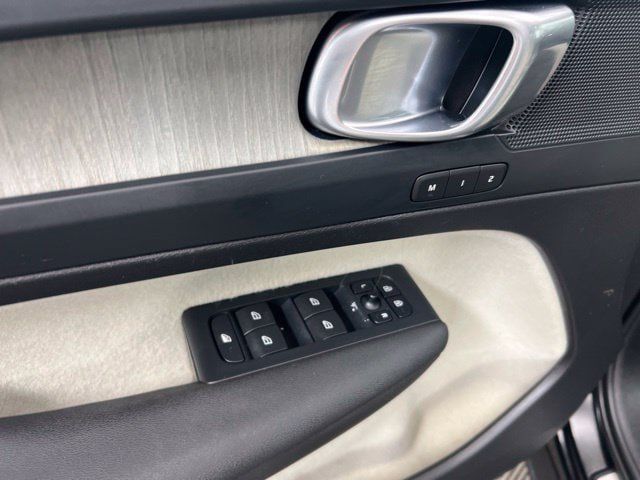 Certified 2023 Volvo XC40 B5 Plus w/ Driver Assist Package AWD/4WD image 13