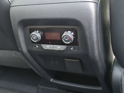 Used 2024 Chevrolet Traverse RS image 30