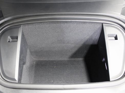 Certified 2021 Porsche Taycan image 17