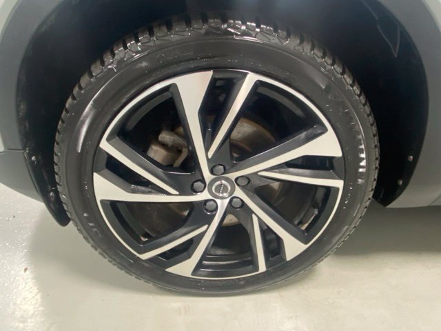 Used 2022 Volvo XC40 T5 R-Design w/ Advanced Package AWD/4WD image 5