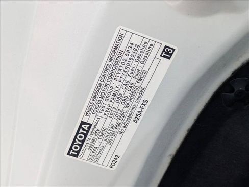 Used 2023 Toyota Highlander Bronze Edition FWD image 25