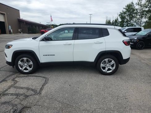 Used 2024 Jeep Compass Latitude w/ Altitude Special Edition AWD/4WD image 6