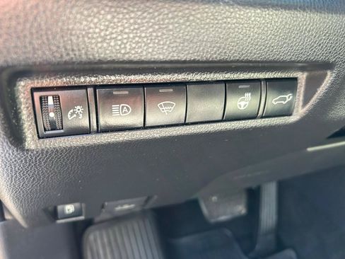 Used 2021 Toyota RAV4 XLE Premium AWD/4WD image 10