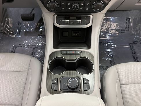 Used 2021 GMC Acadia SLT w/ Technology Package FWD image 19
