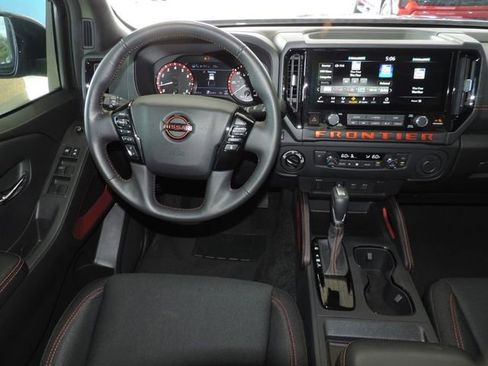 Used 2025 Nissan Frontier PRO-4X AWD/4WD image 25