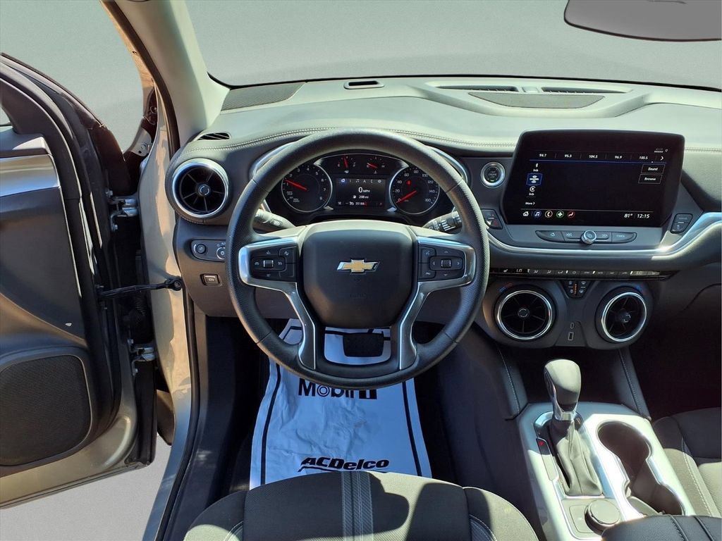 Used 2025 Chevrolet Blazer LT FWD image 9